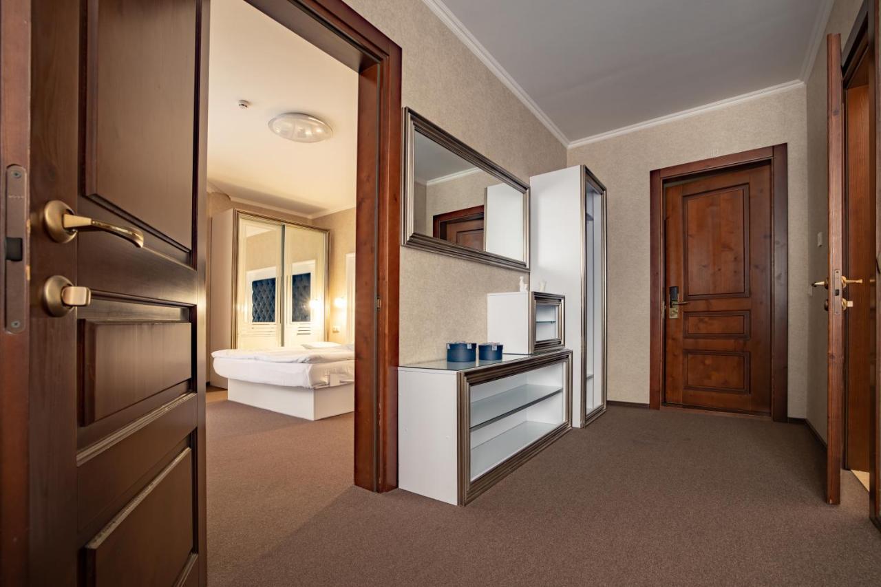 Private Rooms In Hotel Lift 1R Bukovel Eksteriør bilde